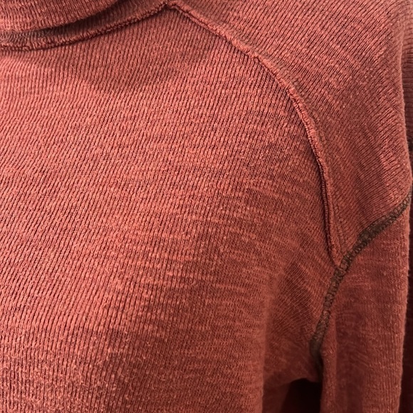 FREE PEOPLE split back turtle neck - Picture 5 of 11